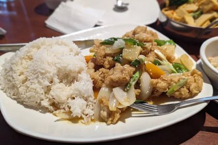 Sri Thai Restaurant 315 York ST unit B West Haven CT 06516