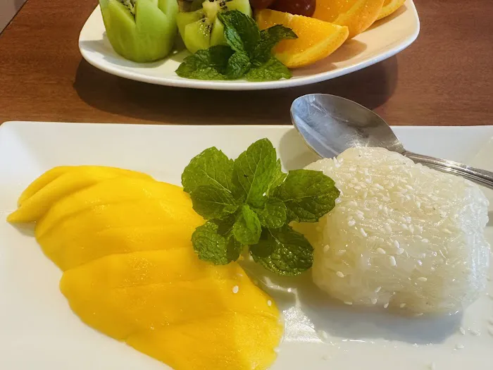 Sri Thai Restaurant 315 York ST unit B West Haven CT 06516 7