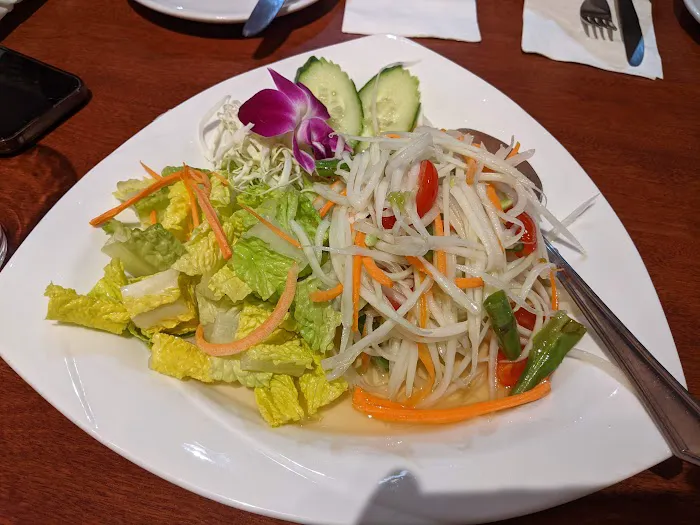 Sri Thai Restaurant 315 York ST unit B West Haven CT 06516 9