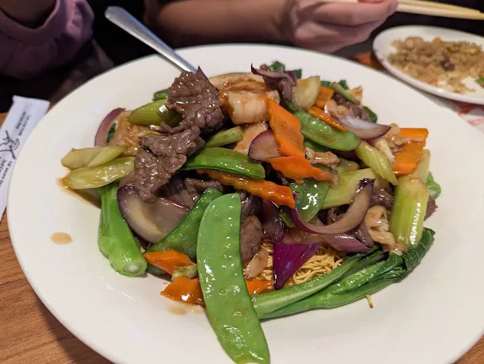 Ming-Gee Chinese Food Restaurant 6