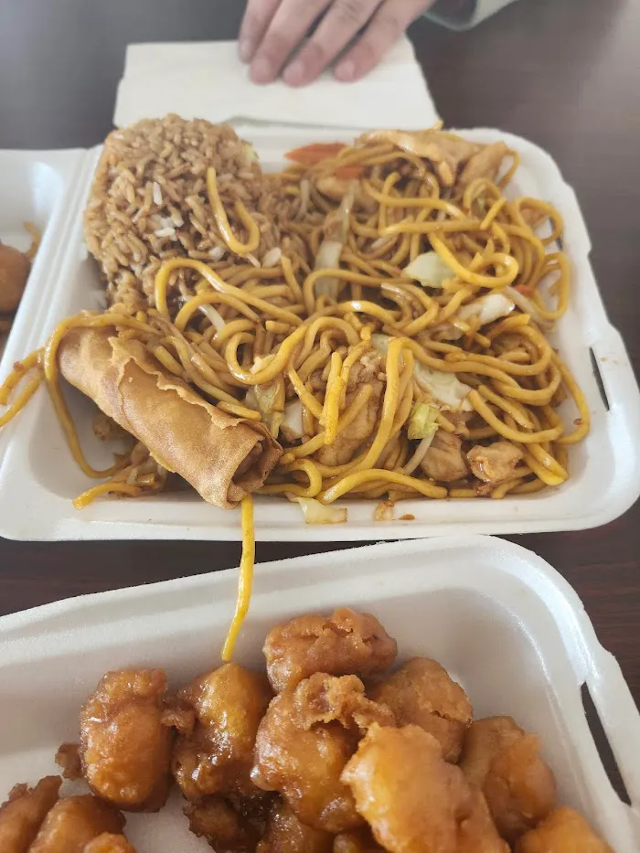 Yin's Chinese Restaurant 5