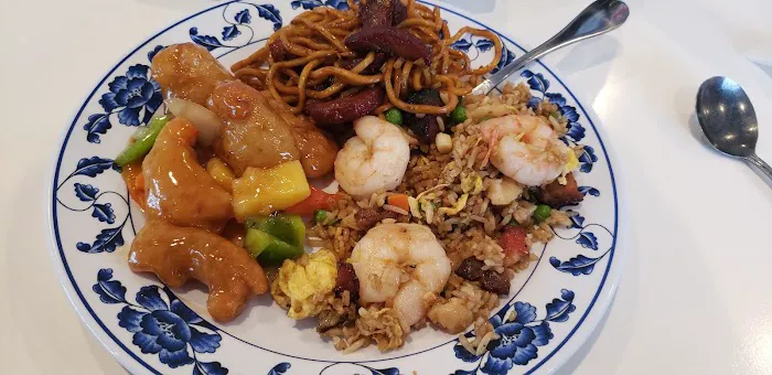Yin's Chinese Restaurant 8