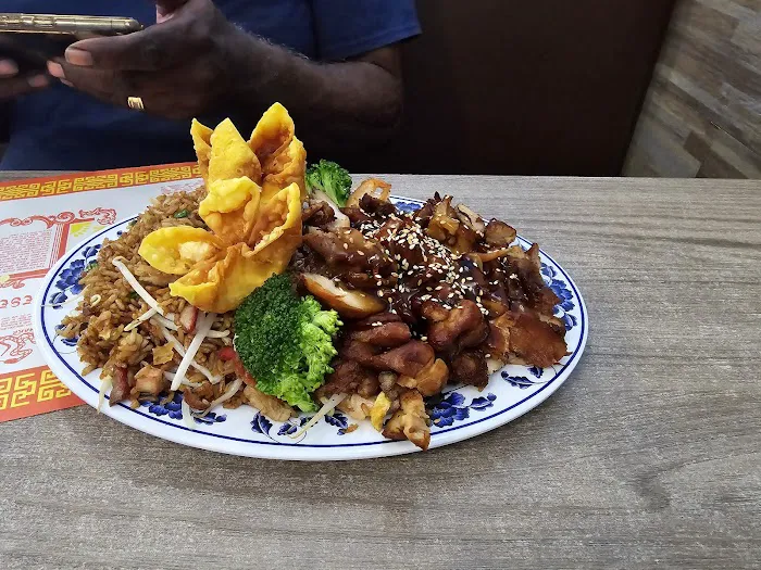 Wong's Chinese Dining 6