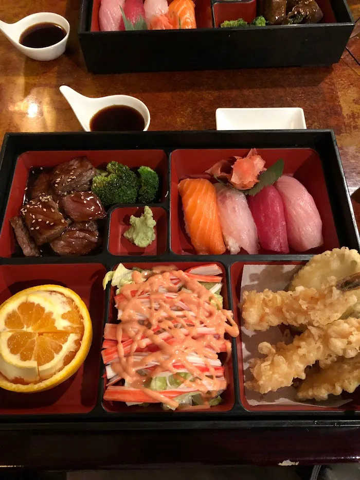 Lee's Sushi 7