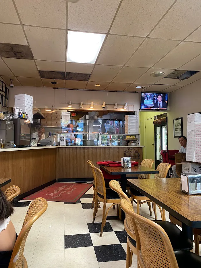 Frattellos Ristorante & Pizzeria 9