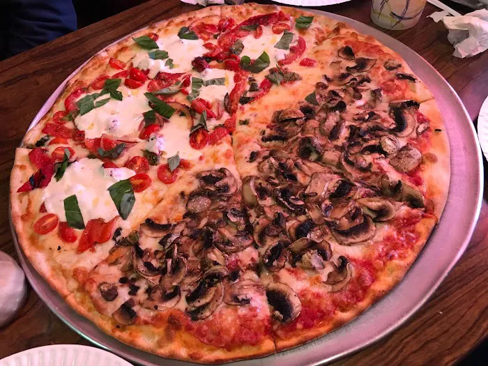 Frattellos Ristorante & Pizzeria 5