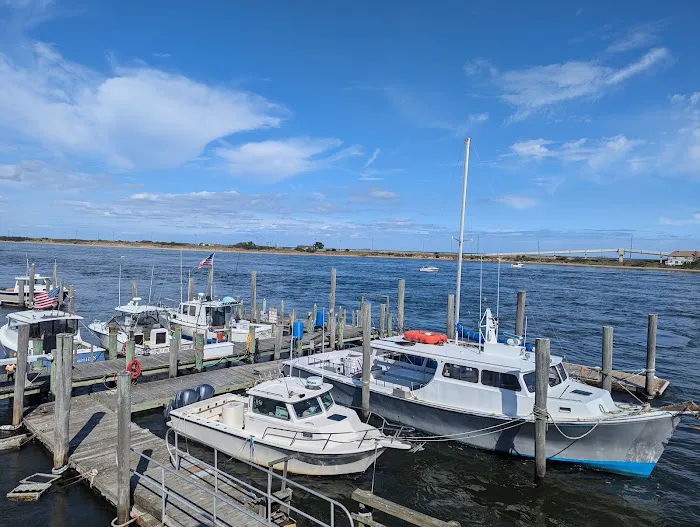 Bahrs Landing Famous Seafood Restaurant & Marina 5