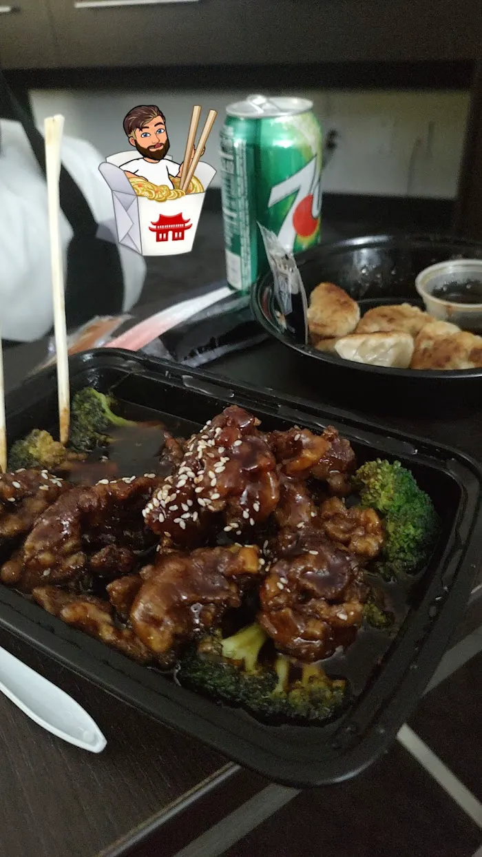 Sultan Wok Chinese, Sushi & Thai 10