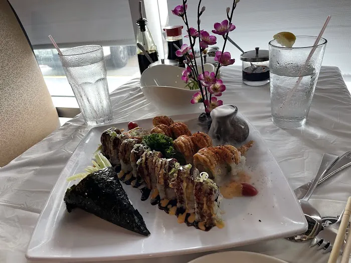 Hunan's Bistro & Sushi 5