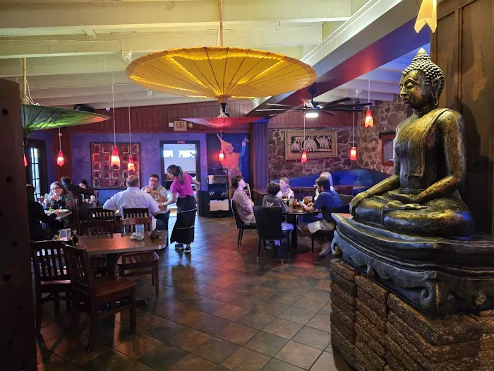 Tong's Thai Restaurant 4