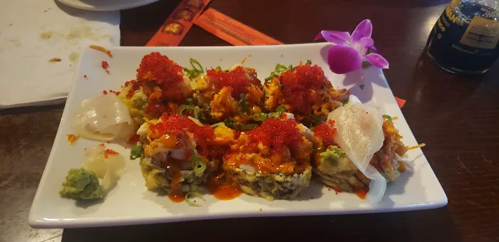 Mon's Thai Bistro & Sushi Bar 8