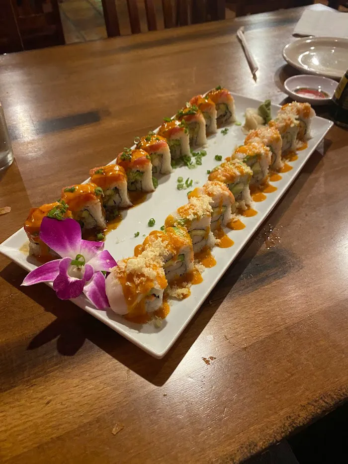 Mon's Thai Bistro & Sushi Bar 5