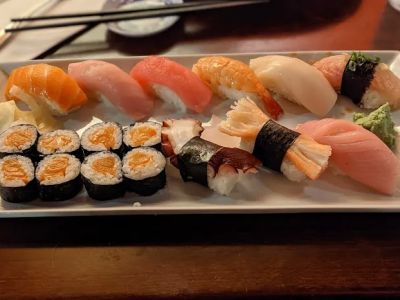 Mon's Thai Bistro & Sushi Bar 0