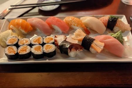 Mon's Thai Bistro & Sushi Bar