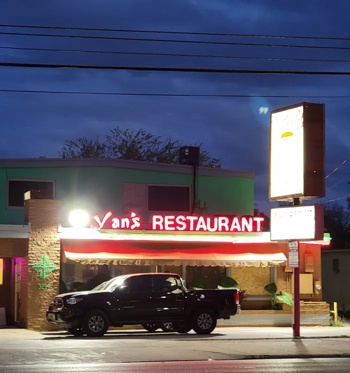 Van's 8