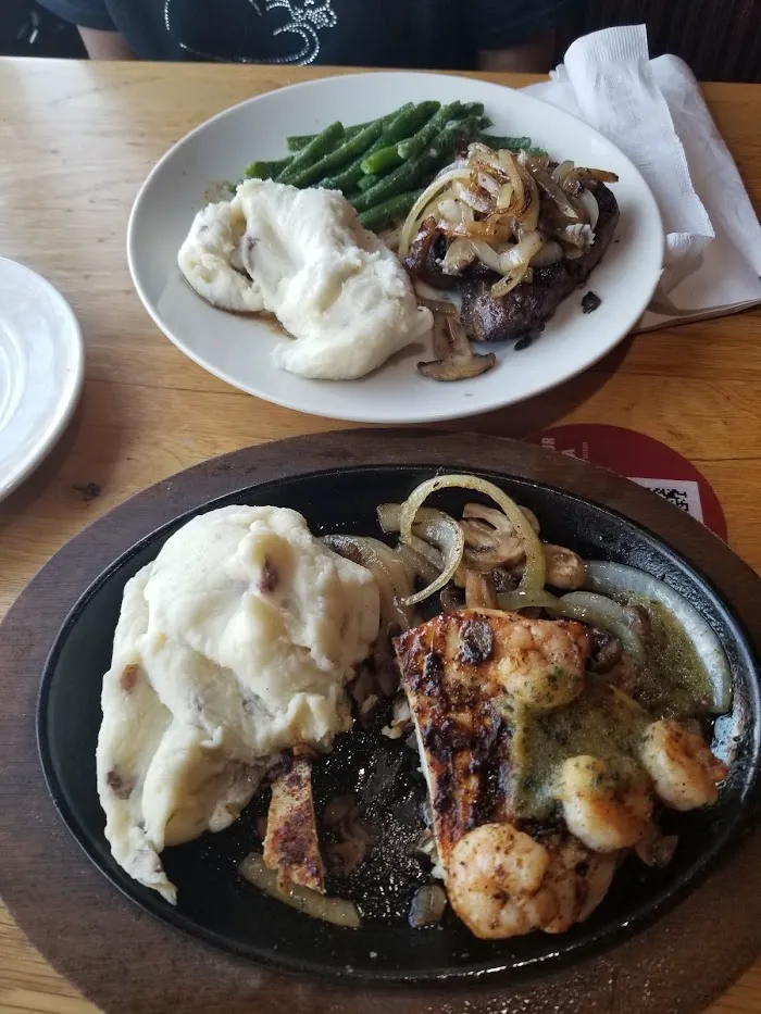 Applebee's Grill + Bar 1