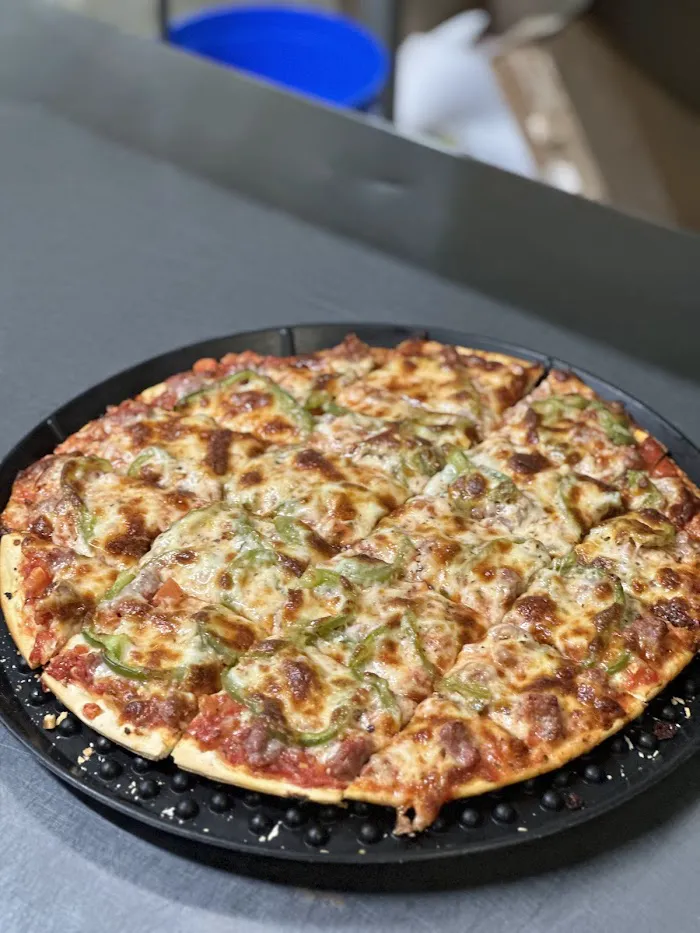 Fanella's Pizza & Pub 4
