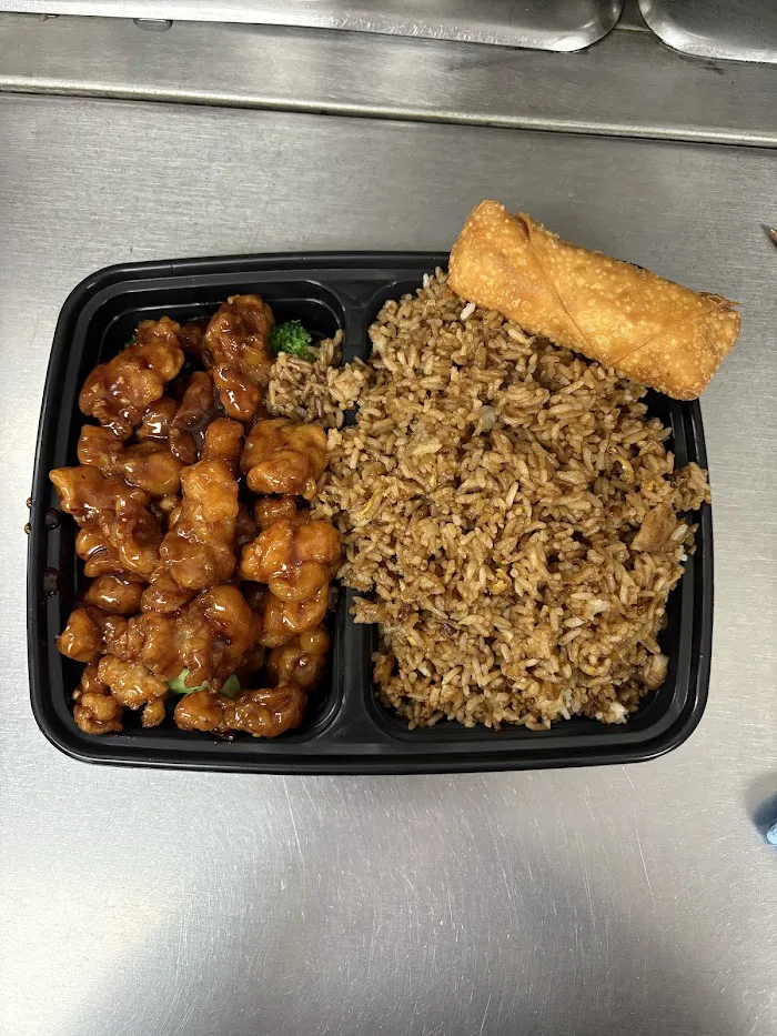New China hut # 3 (downtown Aurora) 4