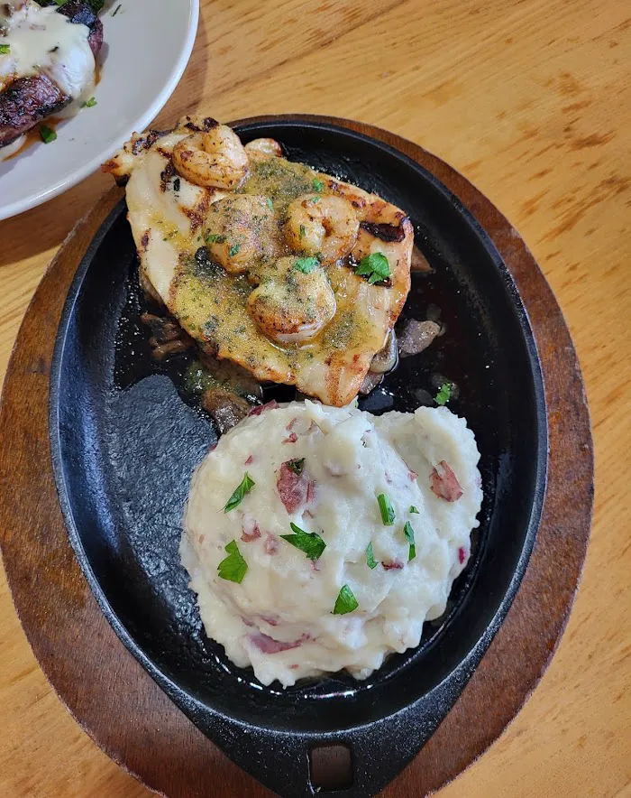 Applebee's Grill + Bar 8