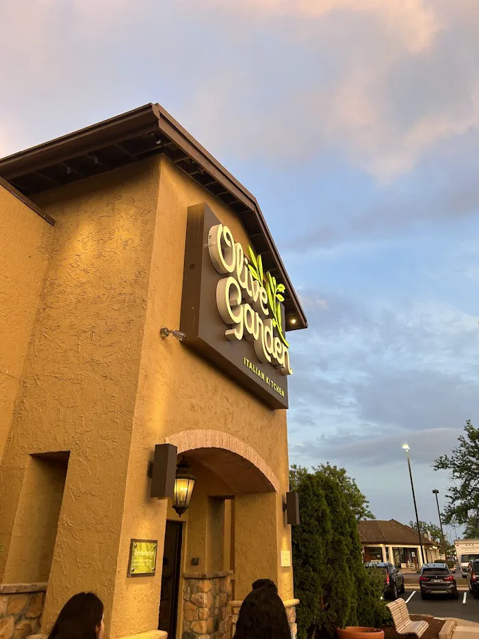 Olive Garden Italian Restaurant 8