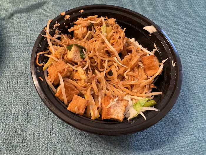 Xang Thai & Sushi (Old Lovely Thai) 8