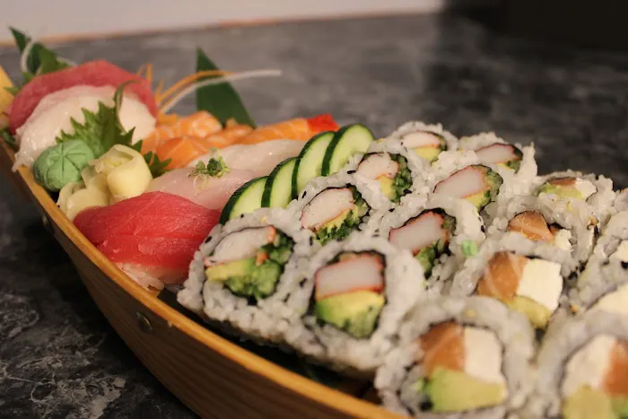 Xang Thai & Sushi (Old Lovely Thai) 7