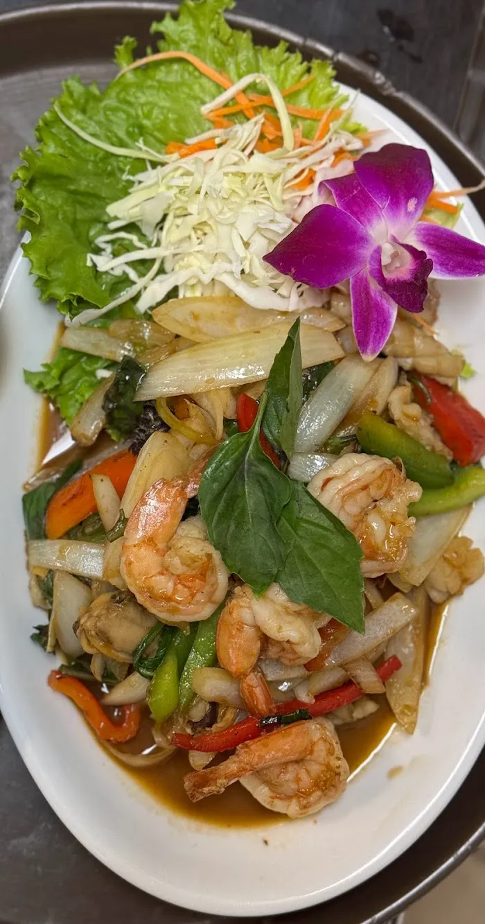 Xang Thai & Sushi (Old Lovely Thai) 4