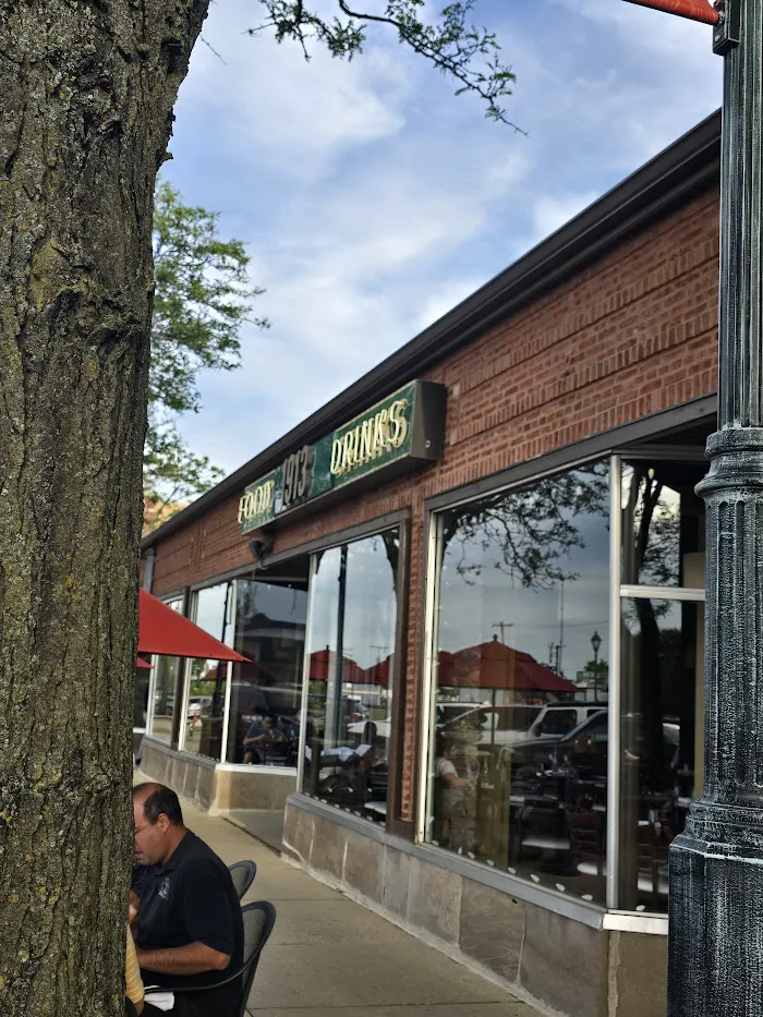 1913 Restaurant + Bar 7