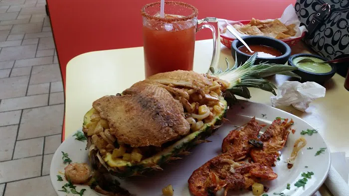 Los Arcos Restaurant 3