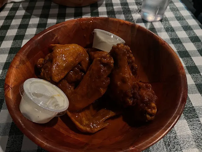 Gators Wing Shack Grill & Pizzeria 4