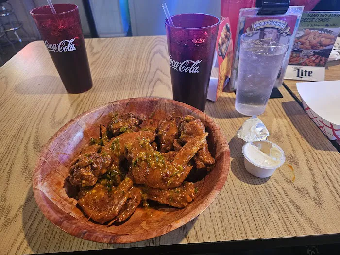 Gators Wing Shack Grill & Pizzeria 10