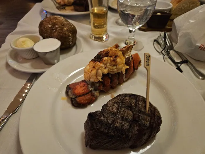 Giovanni's Restaurant 3