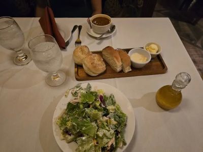 Giovanni's Restaurant 0