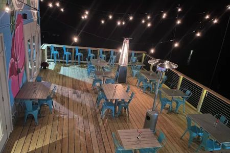 Creekside Bar & Bistro