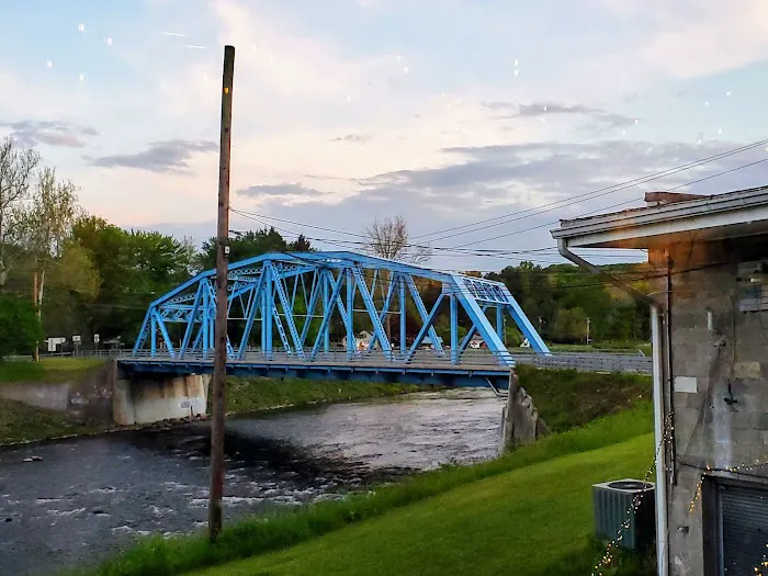 Creekside Bar & Bistro 7