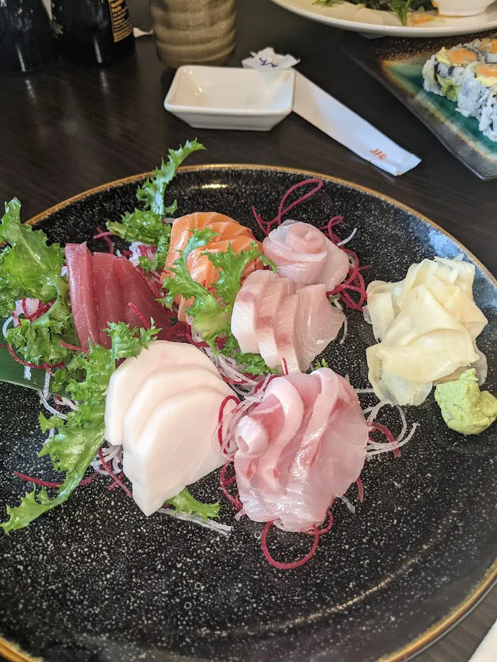 Momiji Sushi & Grill 9
