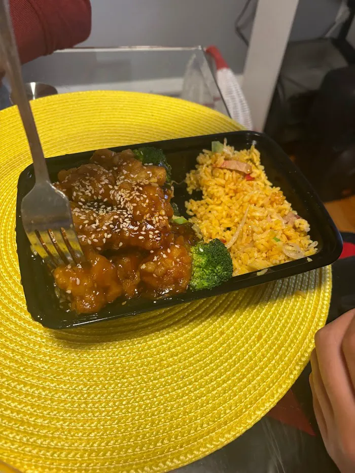 HO HO Wok Chinese Restaurant 9