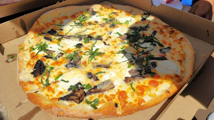 Reno's Pizzeria 3