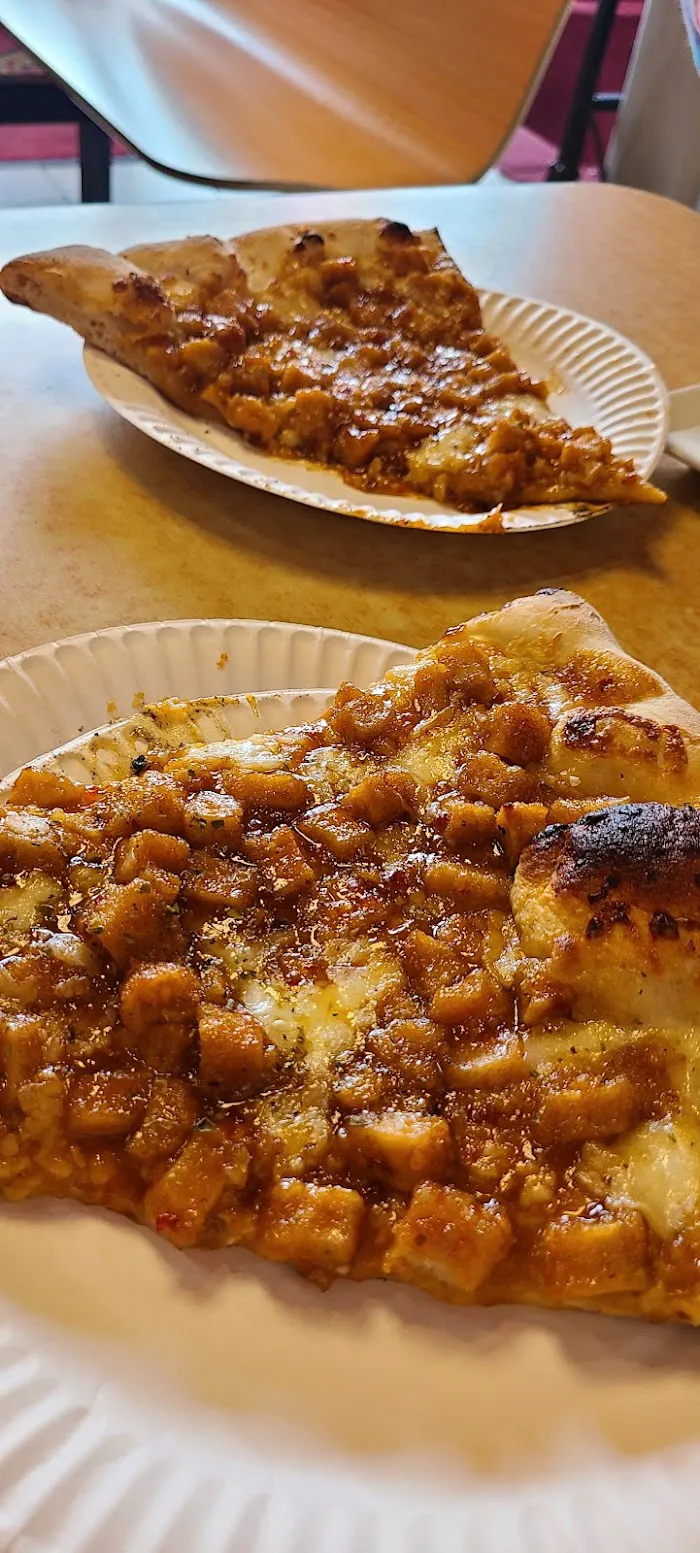 Paesanos Pizzeria 4