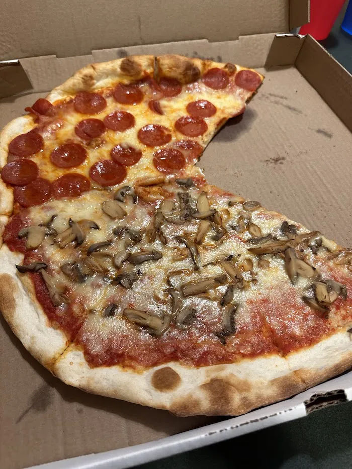 Paesanos Pizzeria 10