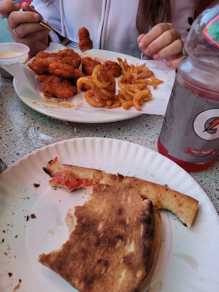 Paesanos Pizzeria 8