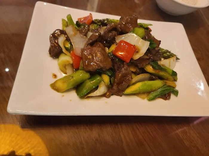 Lucky 8 Noodle + Sushi Bar 3