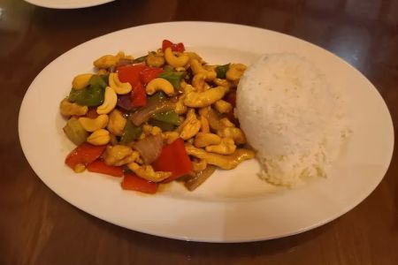 Lucky 8 Noodle + Sushi Bar
