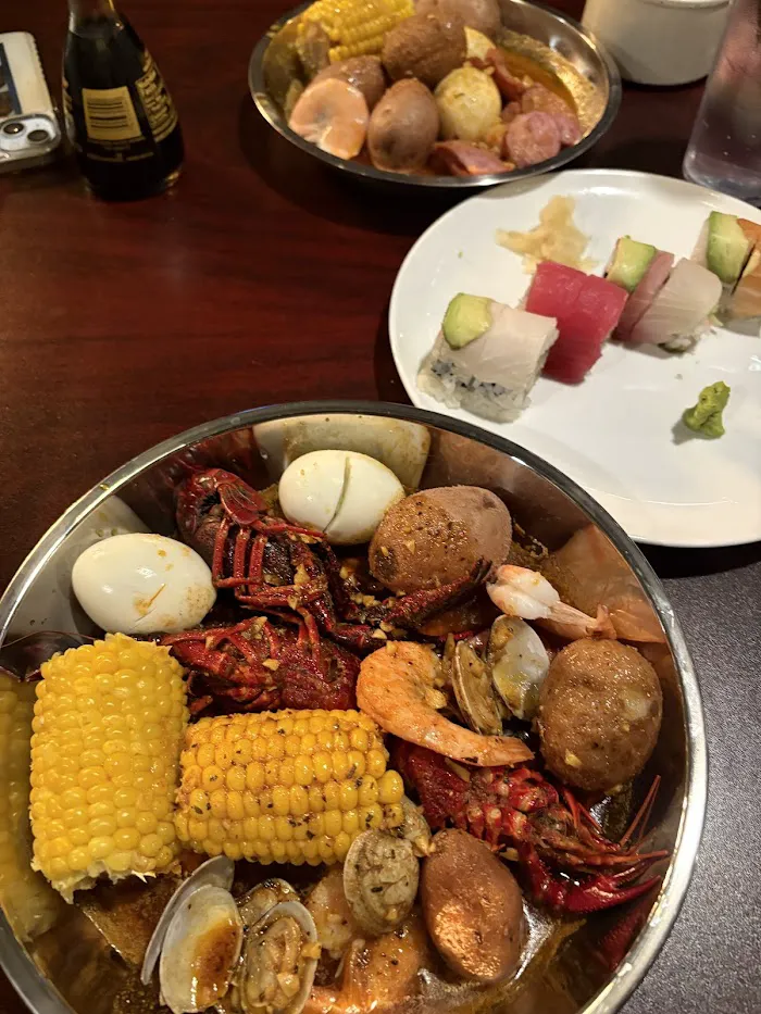 Rocking Crab All You Can Eat Sushi & Cajun Seafood 4