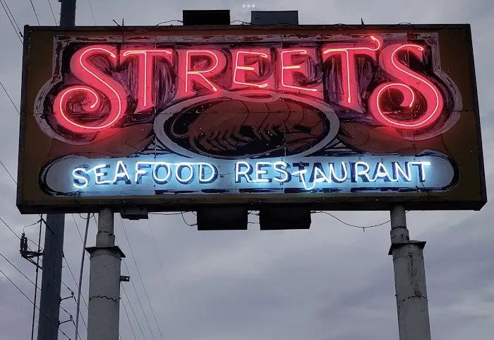 Street's Seafood Restaurant 5