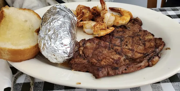 Street's Seafood Restaurant 3