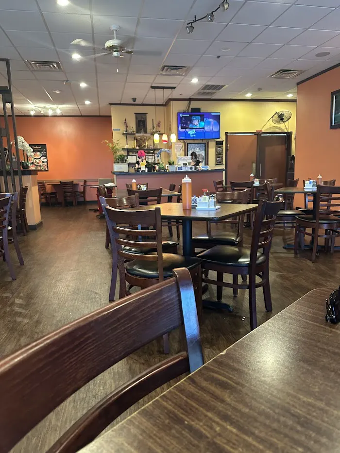 Thai Hut Restaurant 3