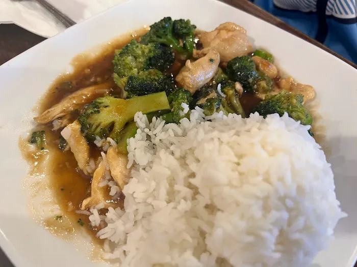 Thai Hut Restaurant 6