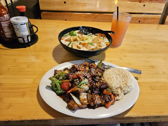 Doc Chey's Noodle House 3