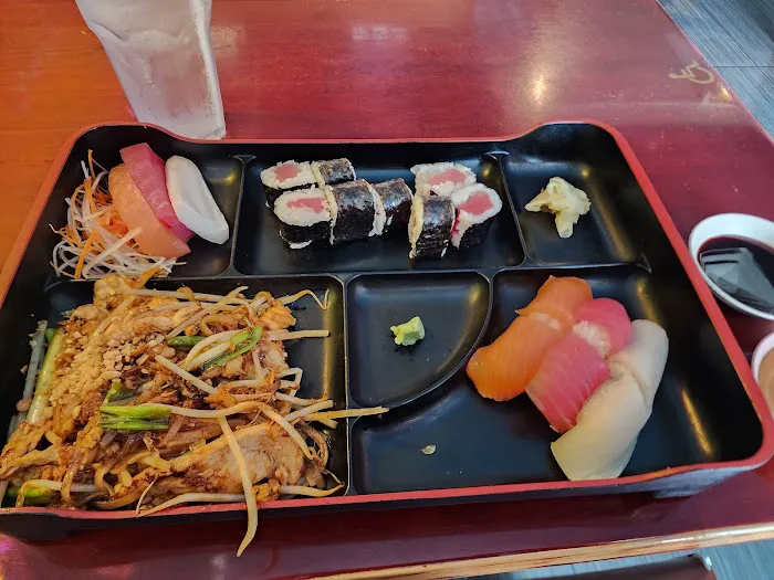 Thai Hana Restaurant & Sushi Bar 9
